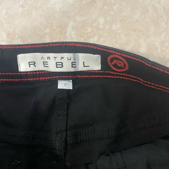 ❗️ LAST CHANCE Mid Rise Distressed Jean Shorts - Picture 10 of 10